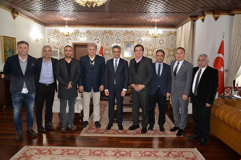 Futbolun efsanelerinden Vali Baruş’a ziyaret Futbolun efsanelerinden Vali Baruş’a ziyaret