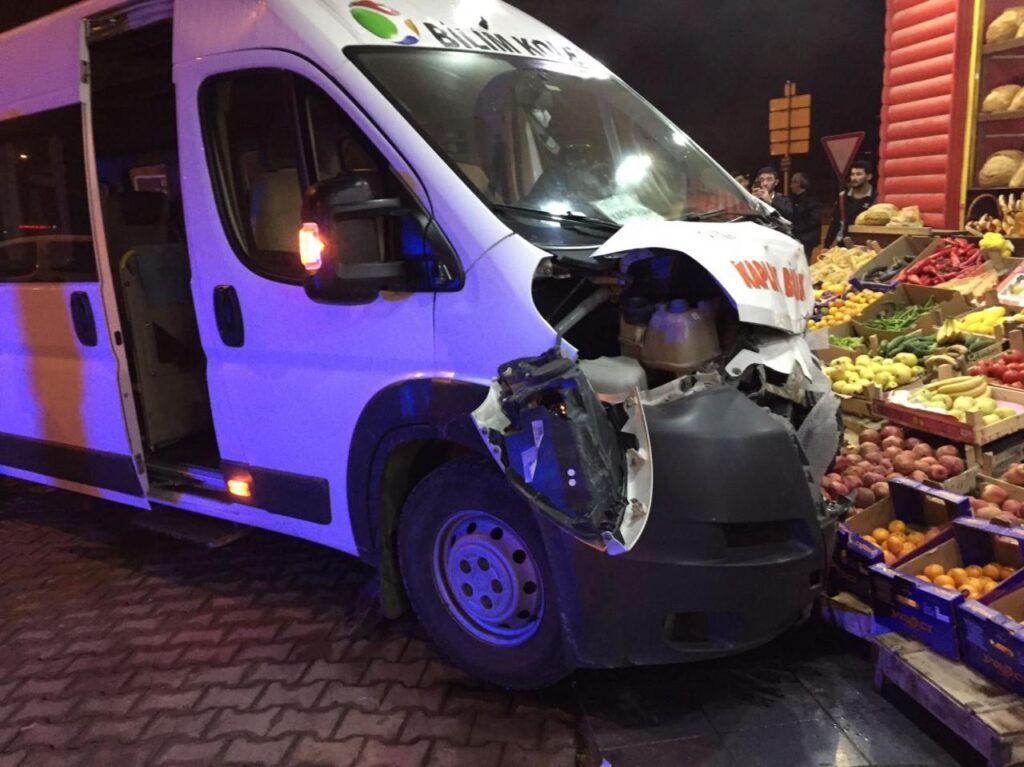 ÇARPIŞMA SONRASI FIRINA DALDI