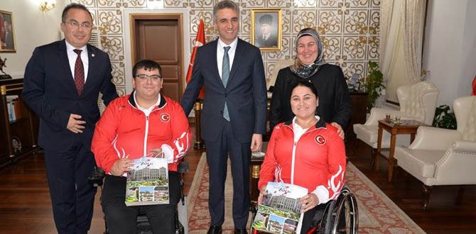 “SİZLER AZMİN VE BAŞARININ EN GÜZEL ÖRNEKLERİSİNİZ “SİZLER AZMİN VE BAŞARININ EN GÜZEL ÖRNEKLERİSİNİZ