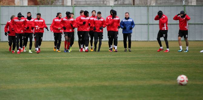 BOLUSPOR’DA İSTANBULSPOR’ HAZIRLANIYOR BOLUSPOR’DA İSTANBULSPOR’ HAZIRLANIYOR