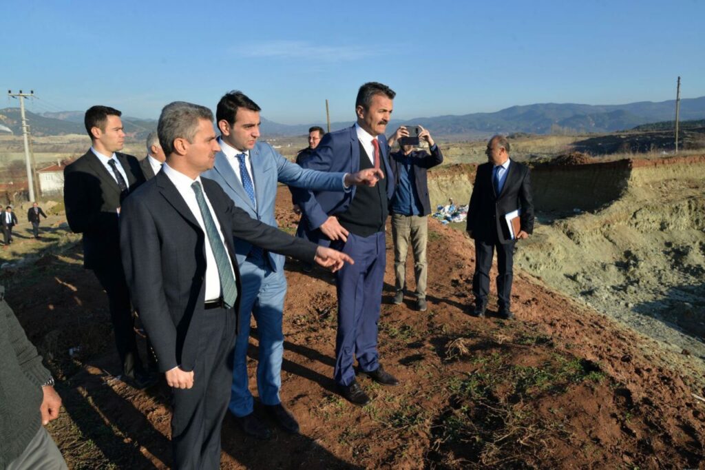 FELAKETİ YERİNDE İNCELEDİLER FELAKETİ YERİNDE İNCELEDİLER