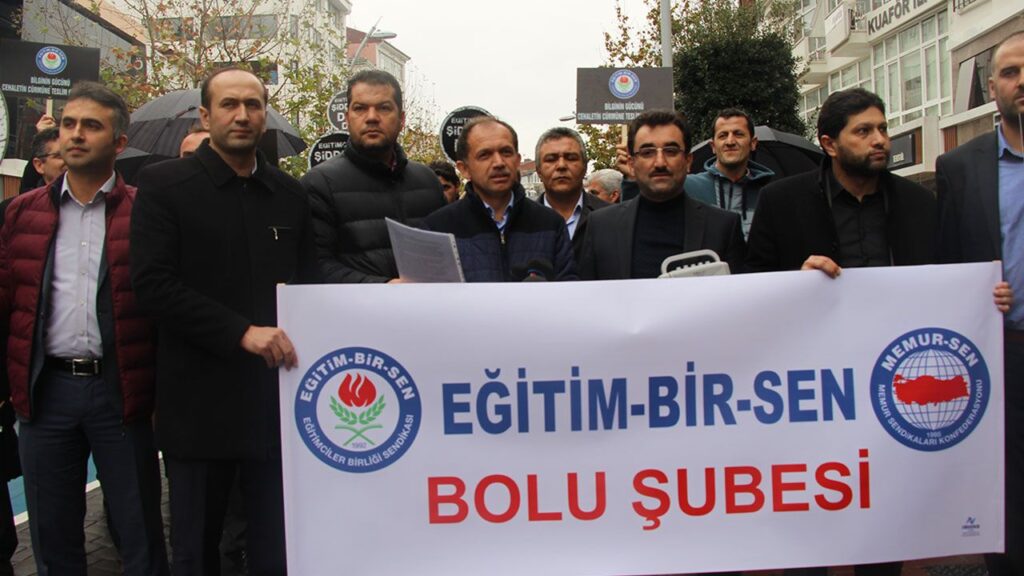 EĞİTİMCİLER ŞİDDETİ LANETLEDİ EĞİTİMCİLER ŞİDDETİ LANETLEDİ
