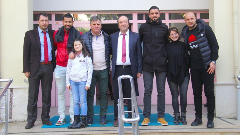 BOLUSPORLU FUTBOLCULAR ÖĞRENCİLERLE BULUŞTU