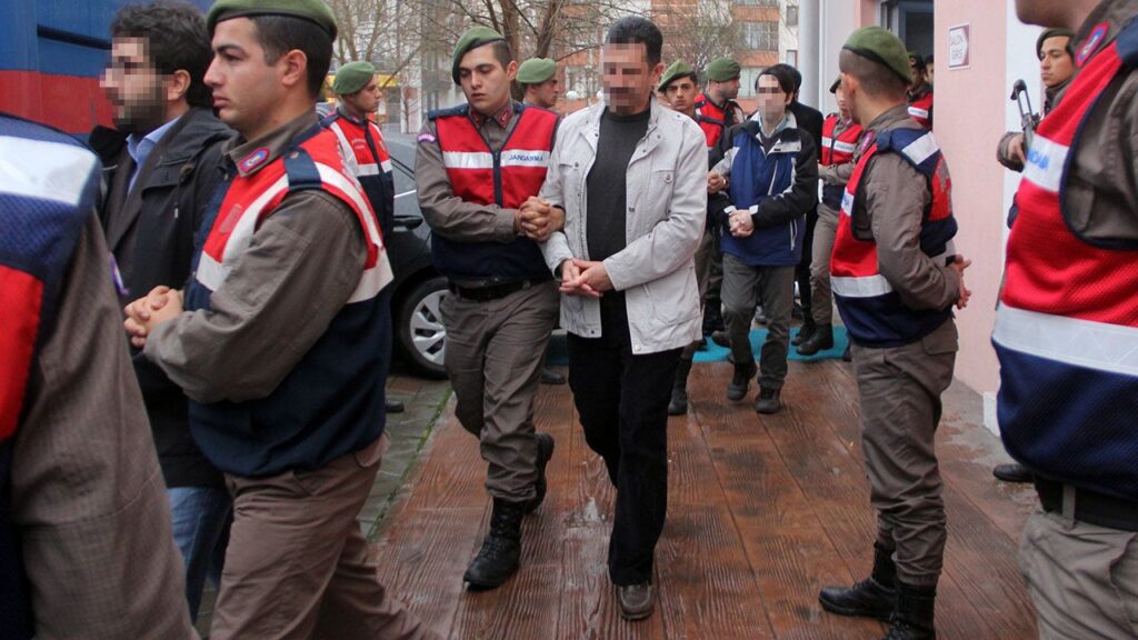 ESKİ REKTÖR BERAAT ETTİ