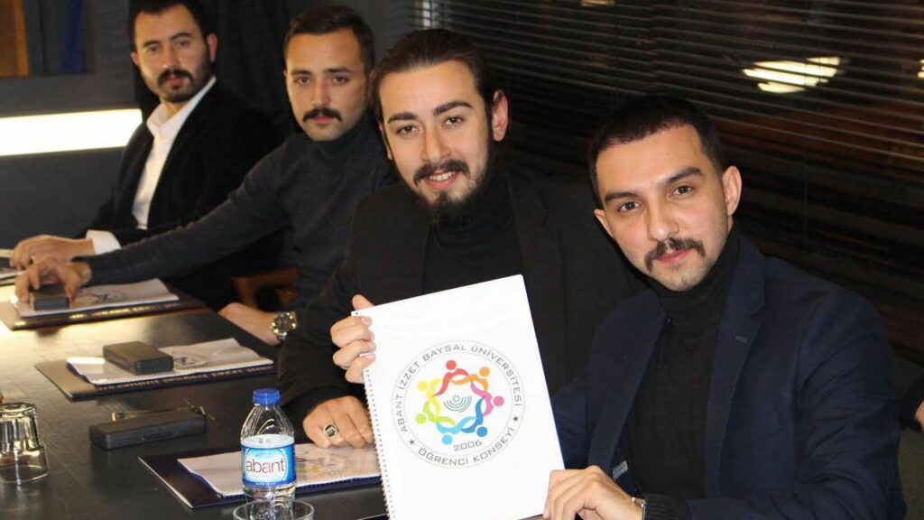 YEMEKTE BULUŞTULAR