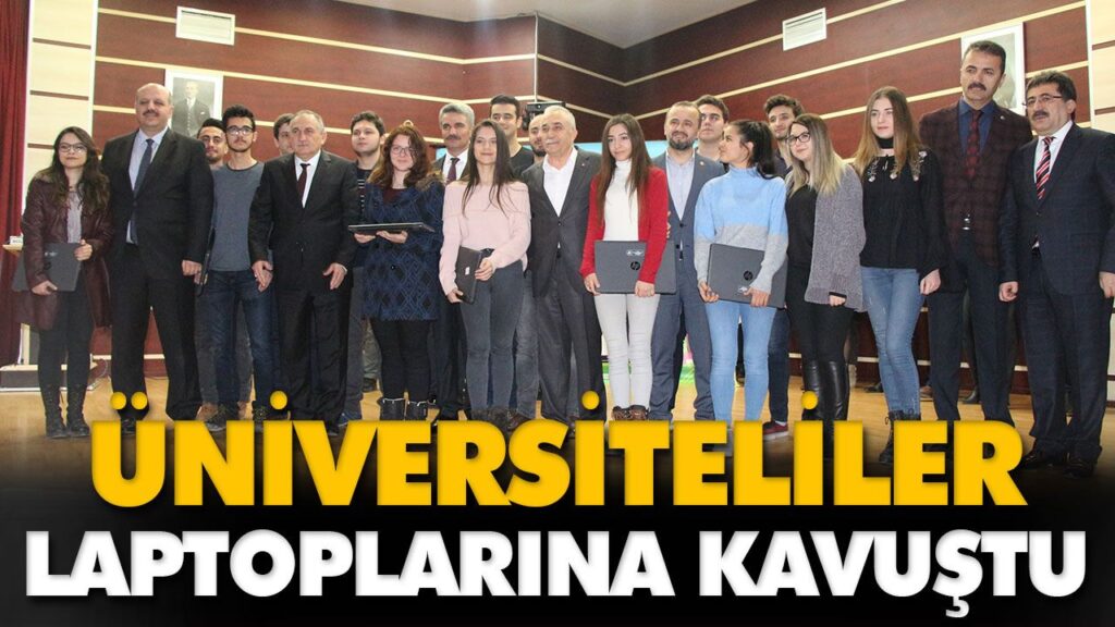 ÜNİVERSİTELİLER LAPTOPLARINA KAVUŞTU ÜNİVERSİTELİLER LAPTOPLARINA KAVUŞTU