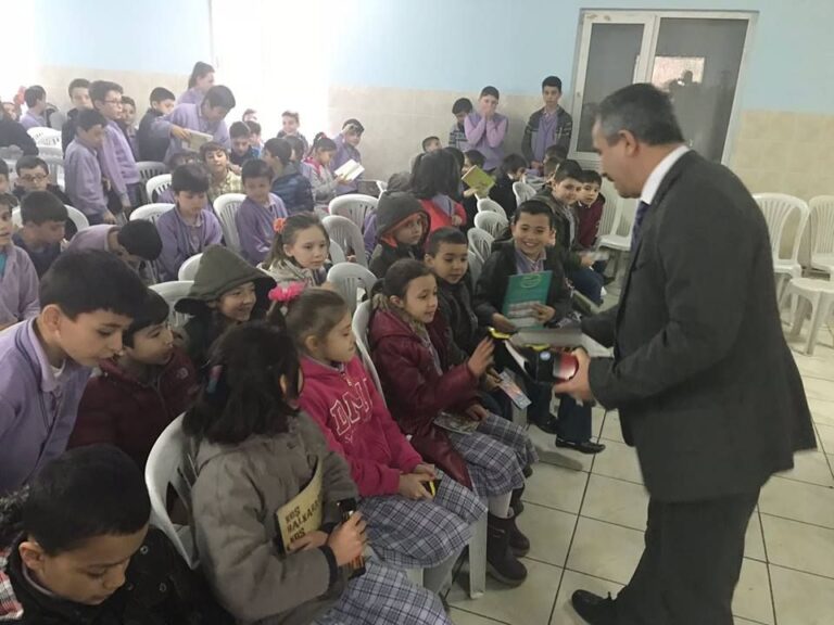 Başkan Kazan öğrencilerle kitap okudu