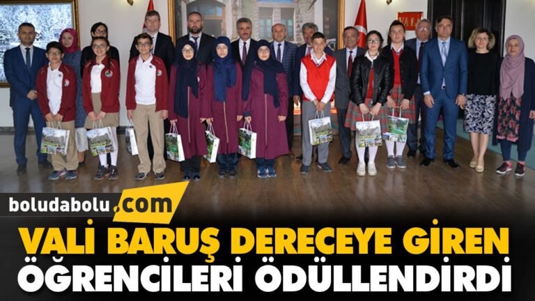 VALİ BARUŞ DERECEYE GİREN ÖĞRENCİLERİ ÖDÜLLENDİRDİ
