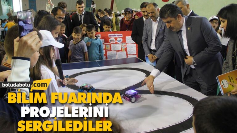 BİLİM FUARINDA PROJELERİNİ SERGİLEDİLER