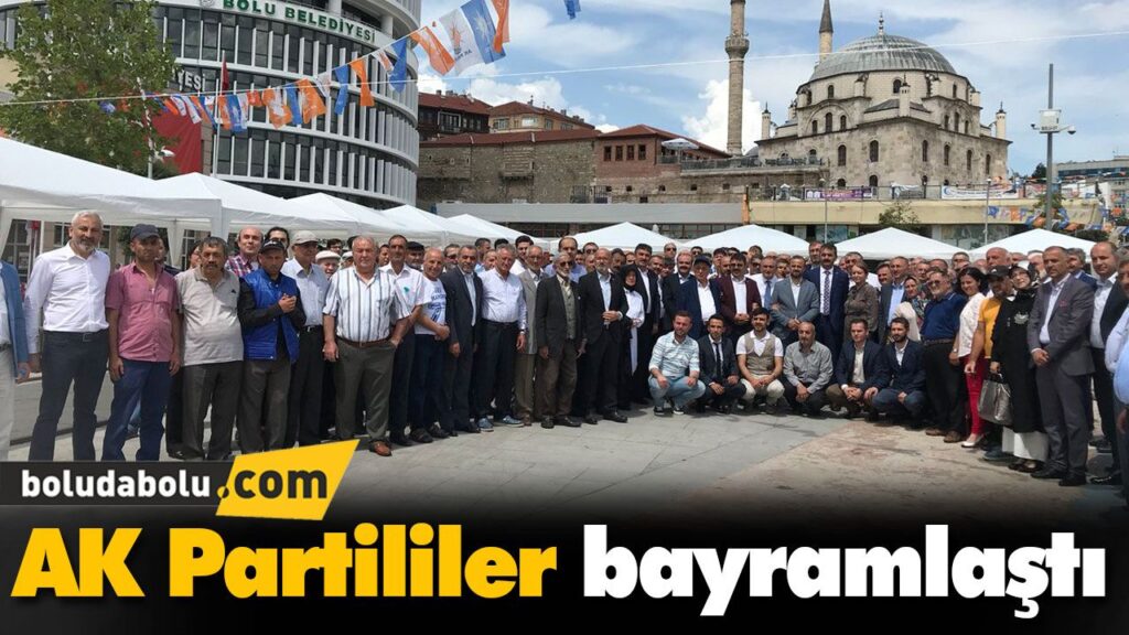 AK Partililer bayramlaştı AK Partililer bayramlaştı