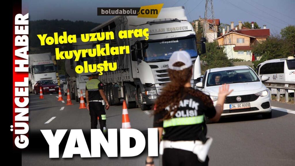 Yolda uzun araç kuyrukları oluştu Yolda uzun araç kuyrukları oluştu