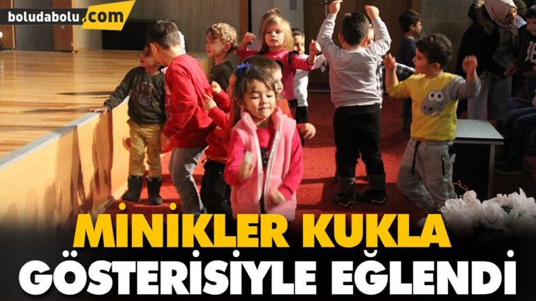 MİNİKLER KUKLA GÖSTERİSİYLE EĞLENDİ
