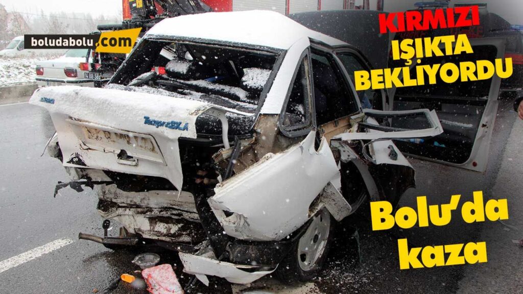 KIRMIZI IŞIKTA BEKLİYORDU KIRMIZI IŞIKTA BEKLİYORDU