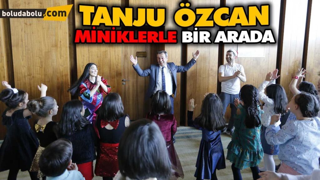TANJU ÖZCAN MİNİKLERLE BİR ARADA
