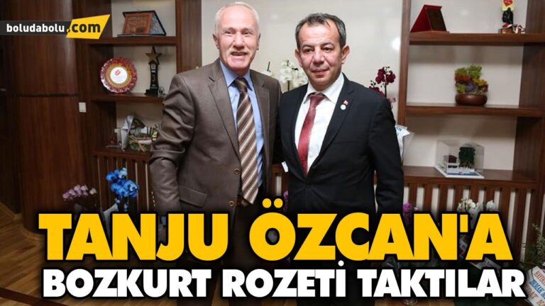 ÖZCAN’A BOZKURT ROZETİ TAKTILAR