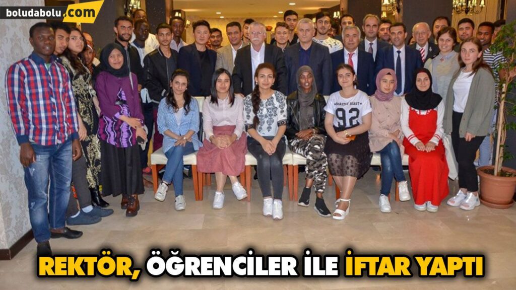 REKTÖR, ÖĞRENCİLER İLE İFTAR YAPTI REKTÖR, ÖĞRENCİLER İLE İFTAR YAPTI