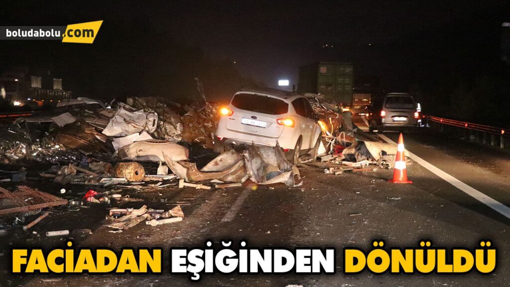 HURDA YÜKLÜ TIRIN DORSESİ DEVRİLDİ ULAŞIM AKSADI