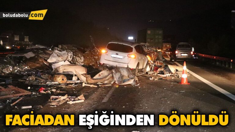 HURDA YÜKLÜ TIRIN DORSESİ DEVRİLDİ ULAŞIM AKSADI