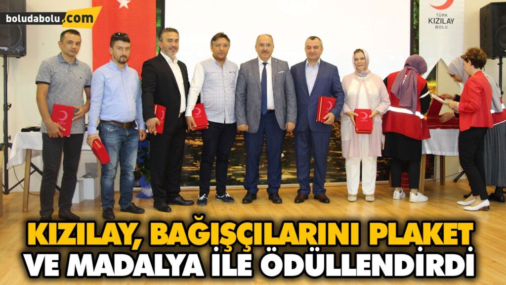 KIZILAY, BAĞIŞÇILARINI PLAKET VE MADALYA İLE ÖDÜLLENDİRDİ KIZILAY, BAĞIŞÇILARINI PLAKET VE MADALYA İLE ÖDÜLLENDİRDİ