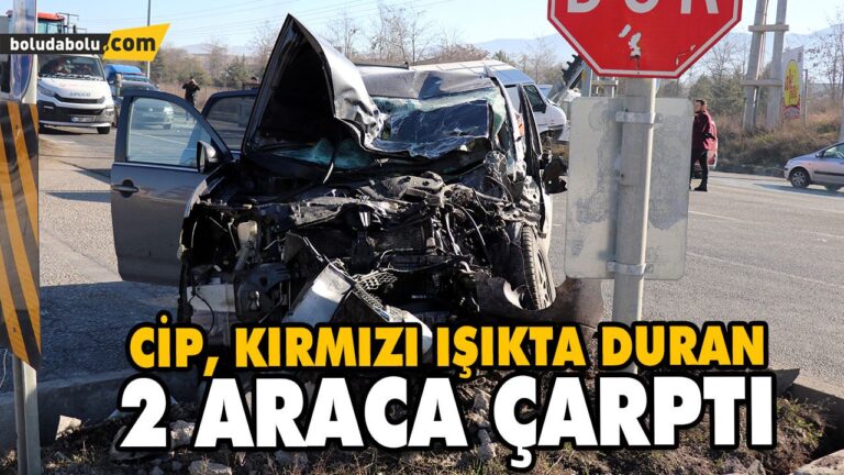 CİP, KIRMIZI IŞIKTA DURAN 2 ARACA ÇARPTI
