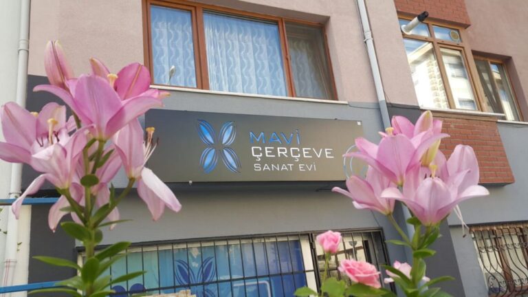 Mavi Çerçeve Sanatevi