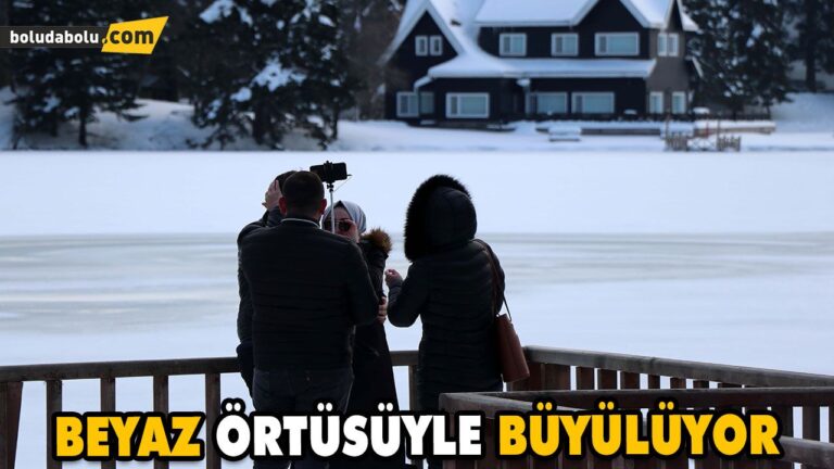 BEYAZ ÖRTÜSÜYLE BÜYÜLÜYOR