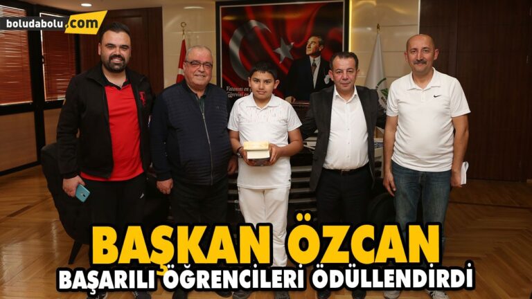 BAŞKAN ÖZCAN BAŞARILI ÖĞRENCİLERİ ÖDÜLLENDİRDİ