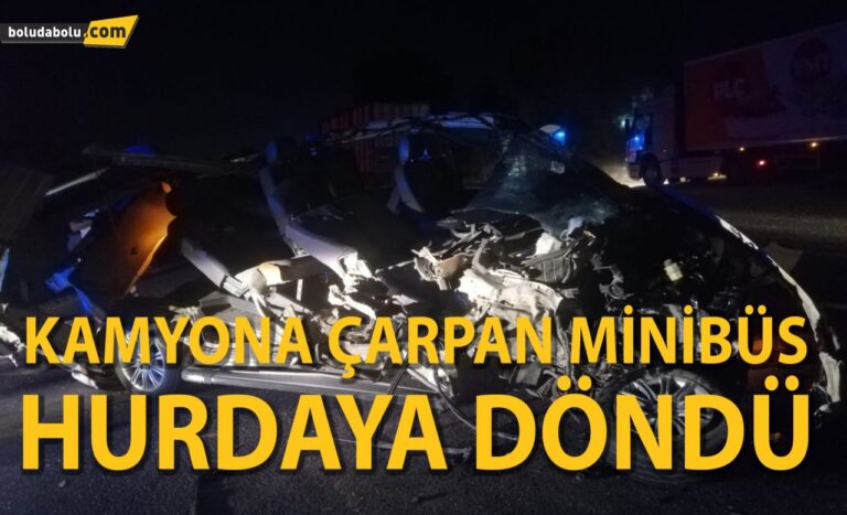 Kamyona çarpan minibüs hurdaya döndü: 1 yaralı
