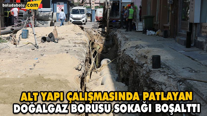 ALT YAPI ÇALIŞMASINDA PATLAYAN DOĞALGAZ BORUSU SOKAĞI BOŞALTTI ALT YAPI ÇALIŞMASINDA PATLAYAN DOĞALGAZ BORUSU SOKAĞI BOŞALTTI