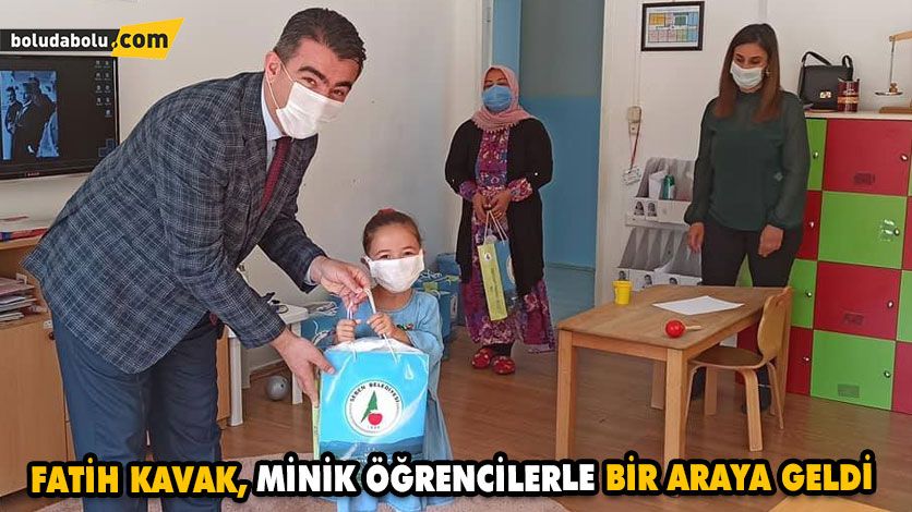 FATİH KAVAK, MİNİK ÖĞRENCİLERLE BİR ARAYA GELDİ FATİH KAVAK, MİNİK ÖĞRENCİLERLE BİR ARAYA GELDİ