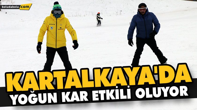ZİYARETÇİLER KAYAK VE SNOWBOARD YAPARAK TATİLİN KEYFİNİ ÇIKARDI ZİYARETÇİLER KAYAK VE SNOWBOARD YAPARAK TATİLİN KEYFİNİ ÇIKARDI