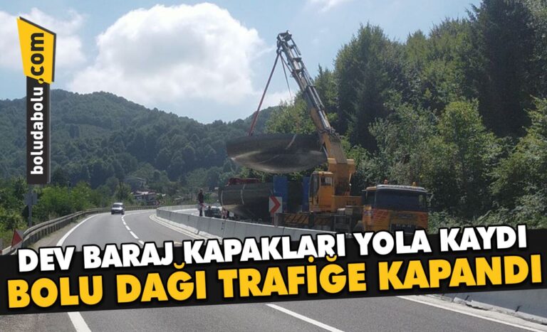 Tırın dorsesinden D-100 kara yoluna düşen baraj malzemeleri Bolu Dağı’nda ulaşımı aksattı