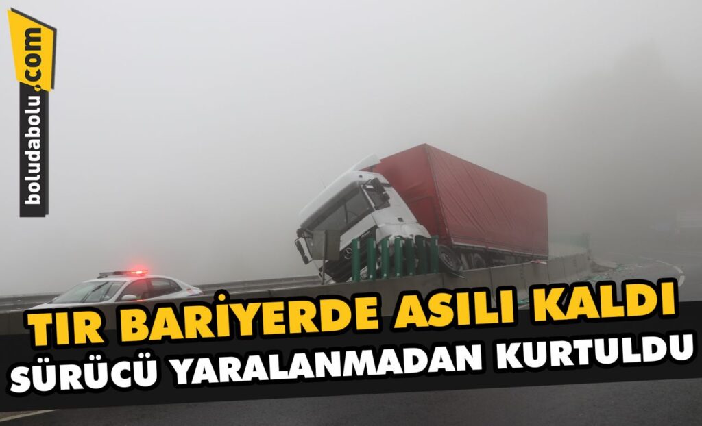 Bolu Dağı’ndaki kazada tır bariyerlere asılı kaldı Bolu Dağı’ndaki kazada tır bariyerlere asılı kaldı