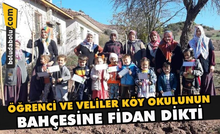 Öğrenci ve veliler köy okulunun bahçesine fidan dikti