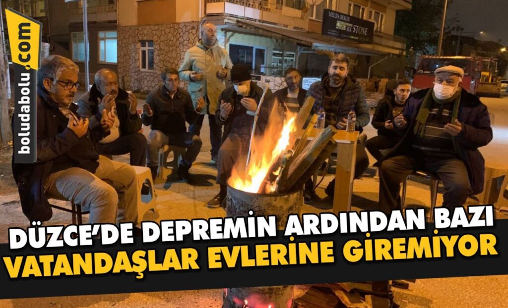 Düzce’de bazı vatandaşlar depremin ardından evlerine giremiyor Düzce’de bazı vatandaşlar depremin ardından evlerine giremiyor