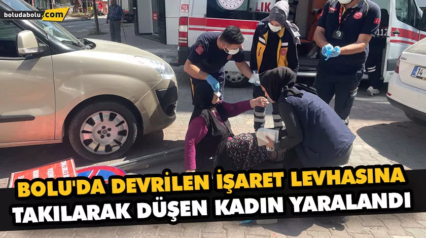 BOLU’DA DEVRİLEN İŞARET LEVHASINA TAKILARAK DÜŞEN KADIN YARALANDI