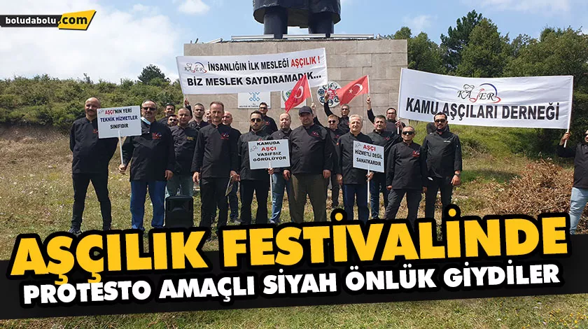 KAMU KURUMLARINDA ÇALIŞAN AŞÇILAR FESTİVALE SİYAH ÖNLÜKLE KATILDI KAMU KURUMLARINDA ÇALIŞAN AŞÇILAR FESTİVALE SİYAH ÖNLÜKLE KATILDI