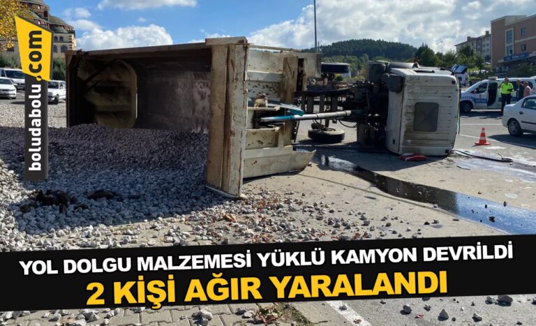 Düzce’de yol dolgu malzemesi yüklü kamyon devrildi, 2 kişi ağır yaralandı