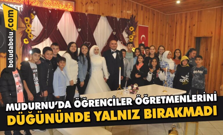 Mudurnu’da öğrenciler öğretmenlerini düğününde yalnız bırakmadı
