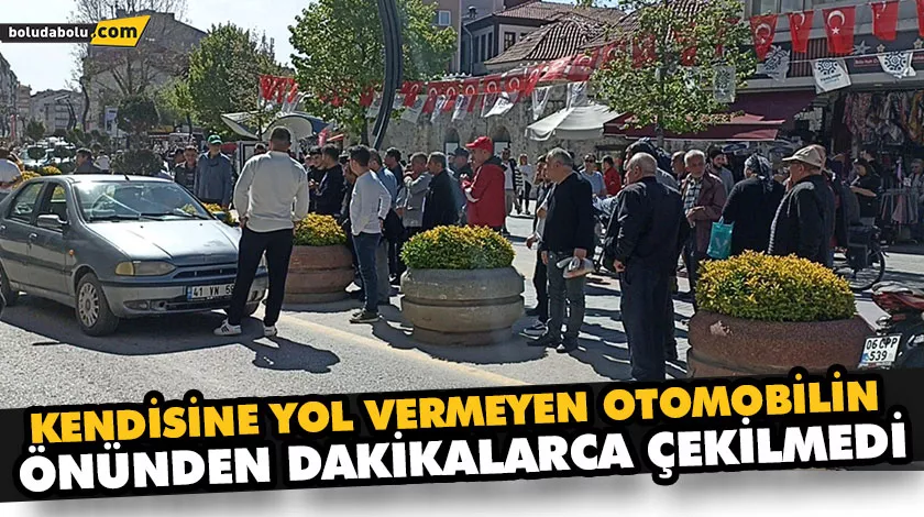 KENDİSİNE YOL VERMEYEN OTOMOBİLİN ÖNÜNDEN DAKİKALARCA ÇEKİLMEDİ KENDİSİNE YOL VERMEYEN OTOMOBİLİN ÖNÜNDEN DAKİKALARCA ÇEKİLMEDİ