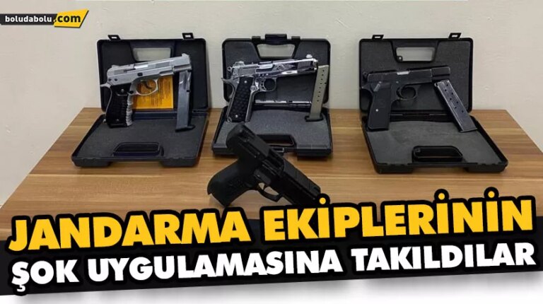 JANDARMA EKİPLERİNİN ŞOK UYGULAMASINA TAKILDILAR: 4 RUHSATSIZ TABANCA ELE GEÇİRİLDİ