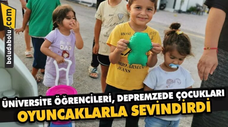 Üniversite öğrencileri, depremzede çocukları oyuncaklarla sevindirdi