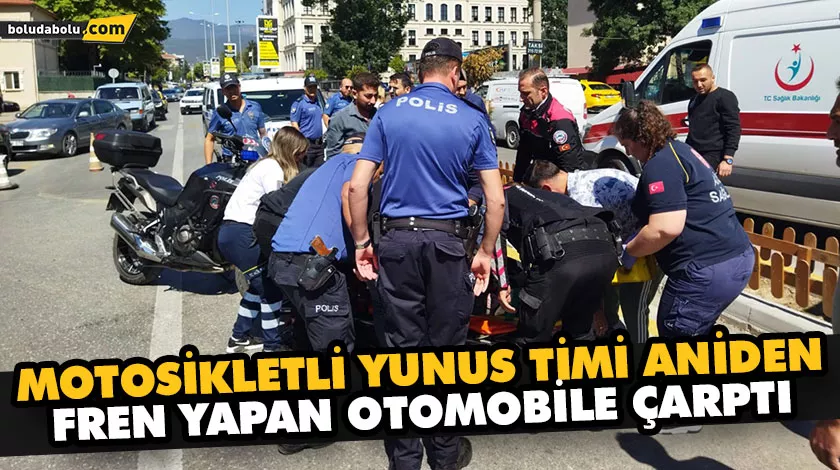Motosikletli yunus timi aniden fren yapan otomobile çarptı: 2 yaralı