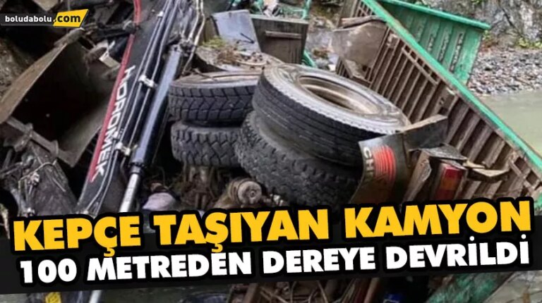 Kepçe taşıyan kamyon 100 metreden dereye devrildi: 1 ölü