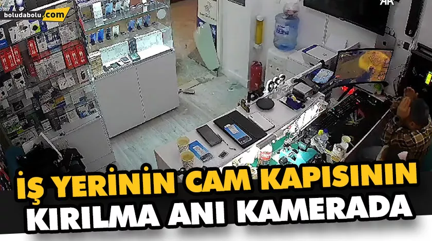 İş yerinin cam kapısının kırılma anı kamerada İş yerinin cam kapısının kırılma anı kamerada