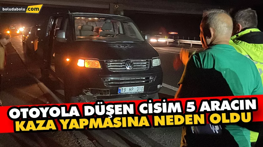 Otoyola düşen cisim 5 aracın kaza yapmasına neden oldu Otoyola düşen cisim 5 aracın kaza yapmasına neden oldu
