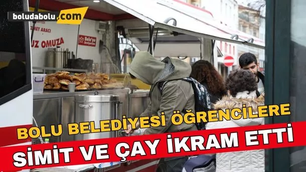 Bolu Belediyesi öğrencilere simit ve çay ikram etti