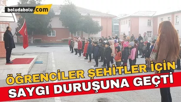 Bolu’da öğrenciler, şehitler için saygı duruşunda geçti