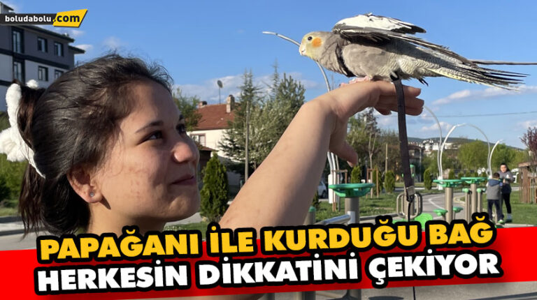 PAPAĞANI İLE KURDUĞU BAĞ HERKESİN DİKKATİNİ ÇEKİYOR