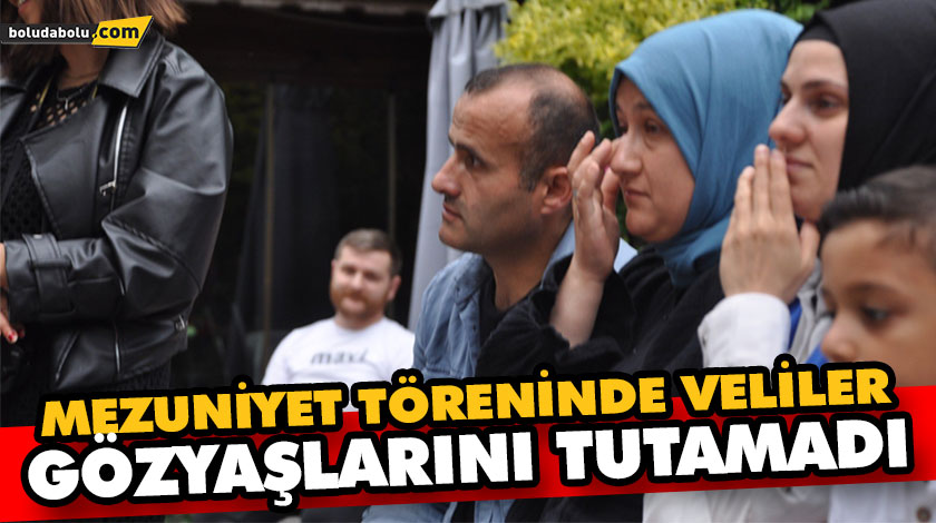 MEZUNİYET TÖRENİNDE VELİLER GÖZYAŞLARINI TUTAMADI MEZUNİYET TÖRENİNDE VELİLER GÖZYAŞLARINI TUTAMADI